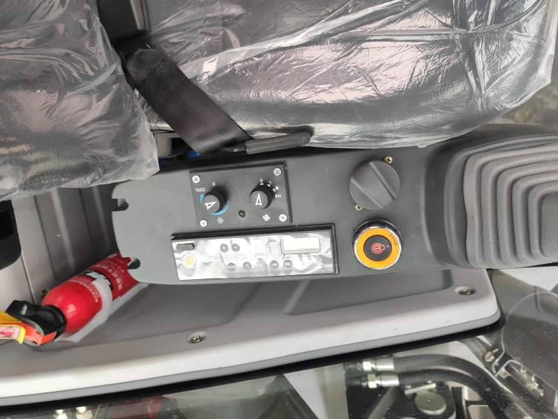 Колесный экскаватор LOJAN L150W - фото 7