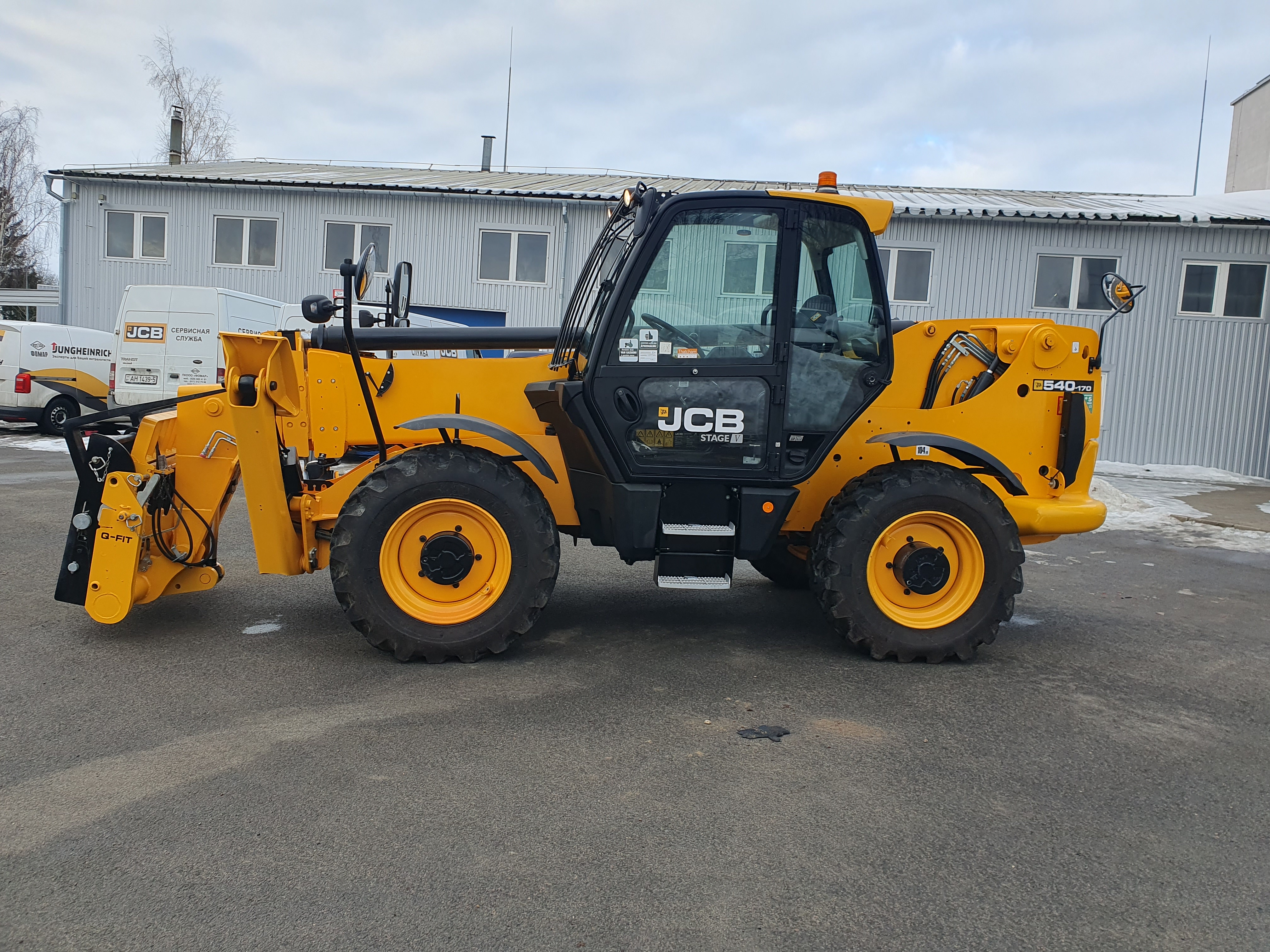 Телескопический погрузчик JCB 540-170 - фото 12