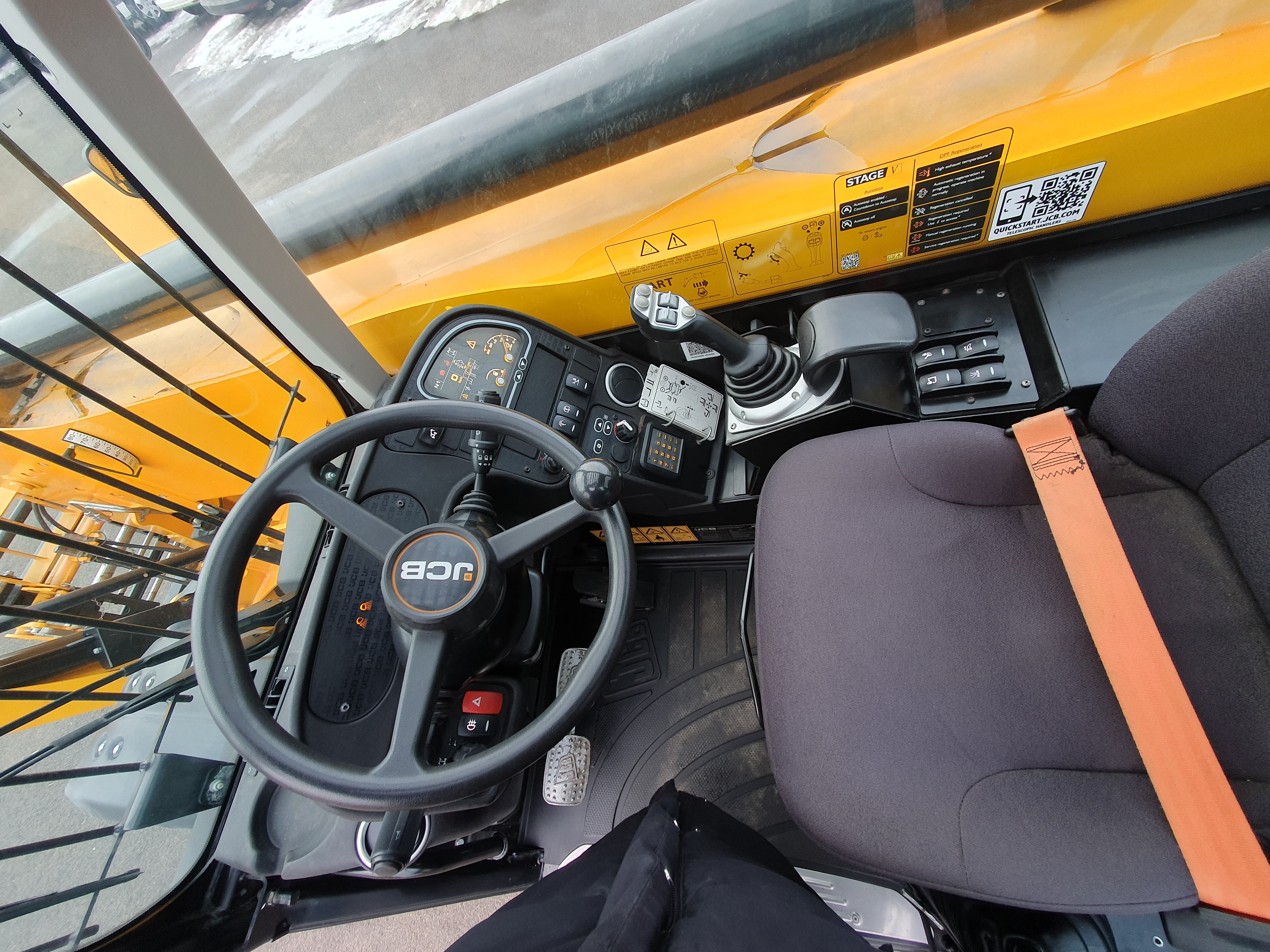 Телескопический погрузчик JCB 540-170 - фото 16