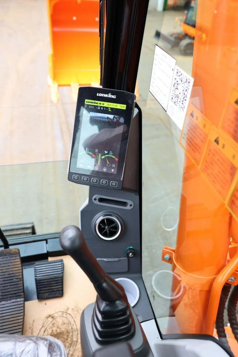 Гусеничный экскаватор Lonking CDM 6245 E - фото 17