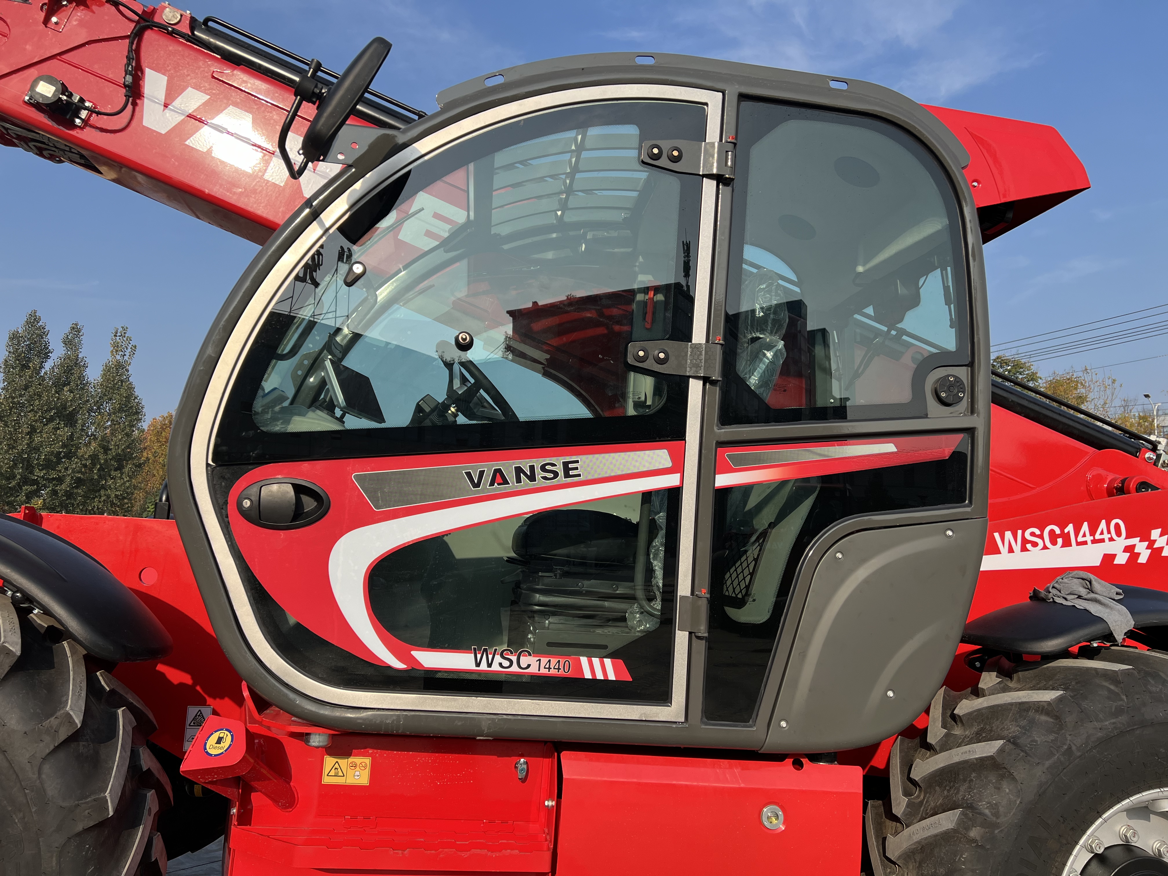 Телескопический погрузчик VANSE WSC 1440 - фото 4