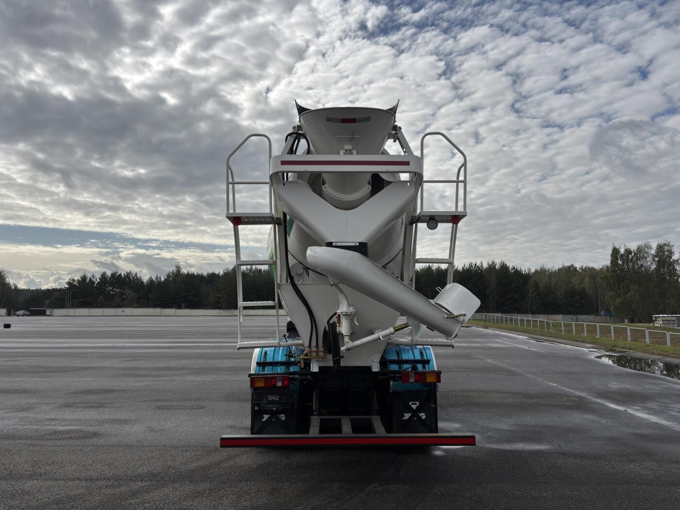 Автобетоносмеситель XCMG XS310V - фото 6