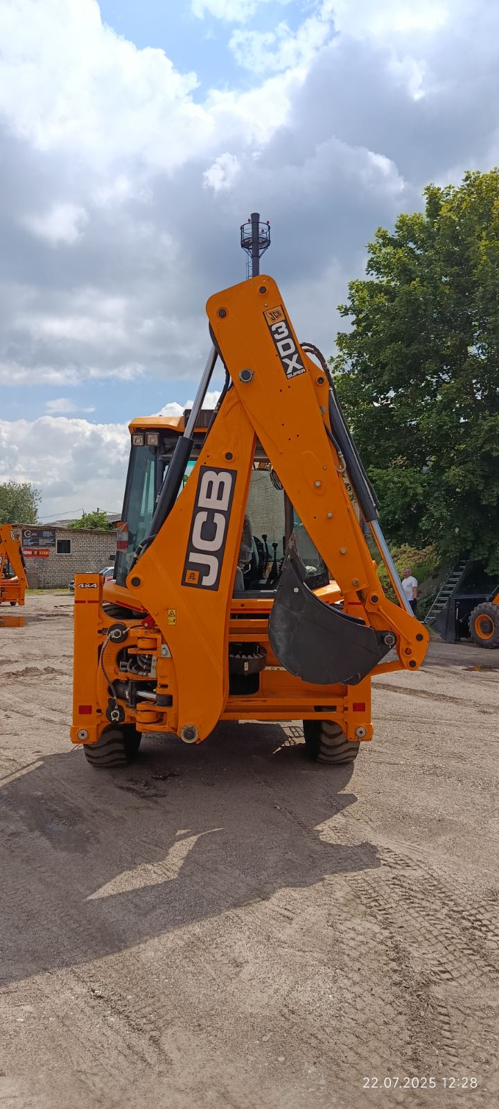 Экскаватор-погрузчик JCB 3DX - фото 3