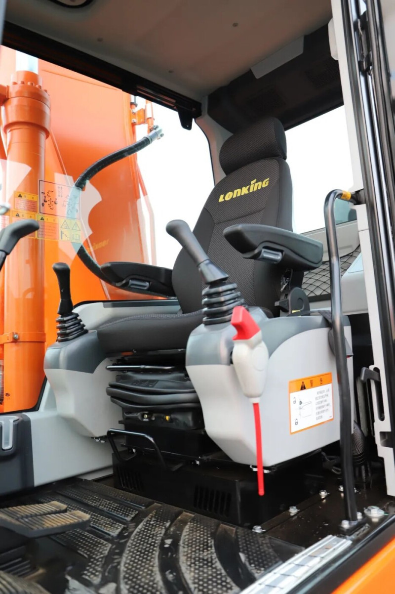 Гусеничный экскаватор Lonking CDM 6225 - фото 2