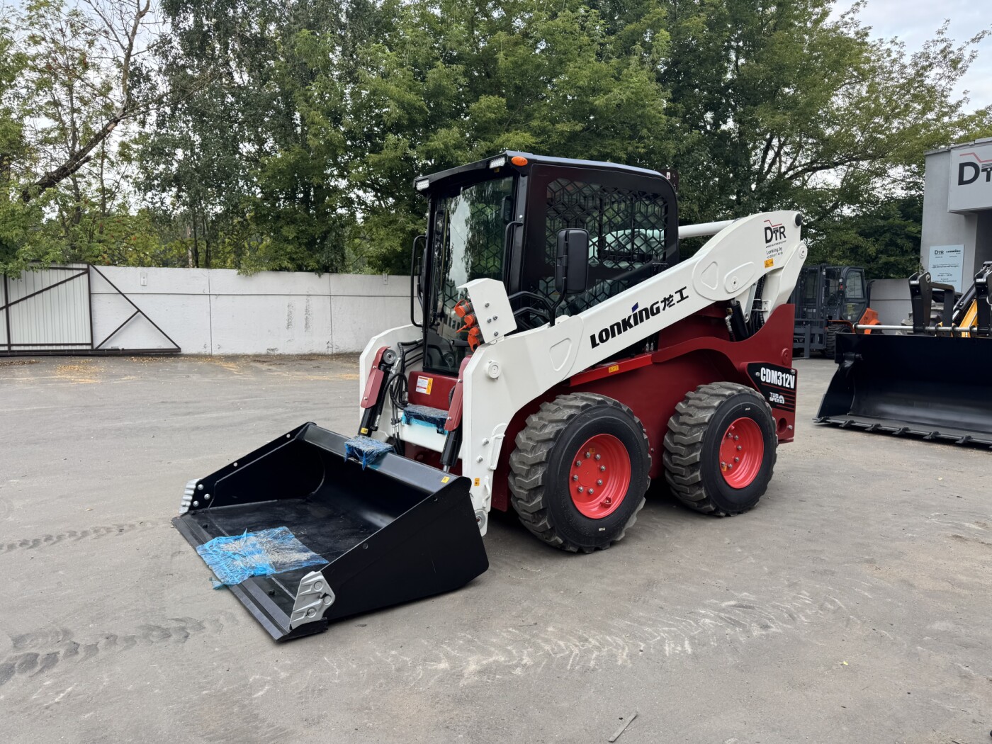 Мини-погрузчик Lonking CDM 312 - фото 15