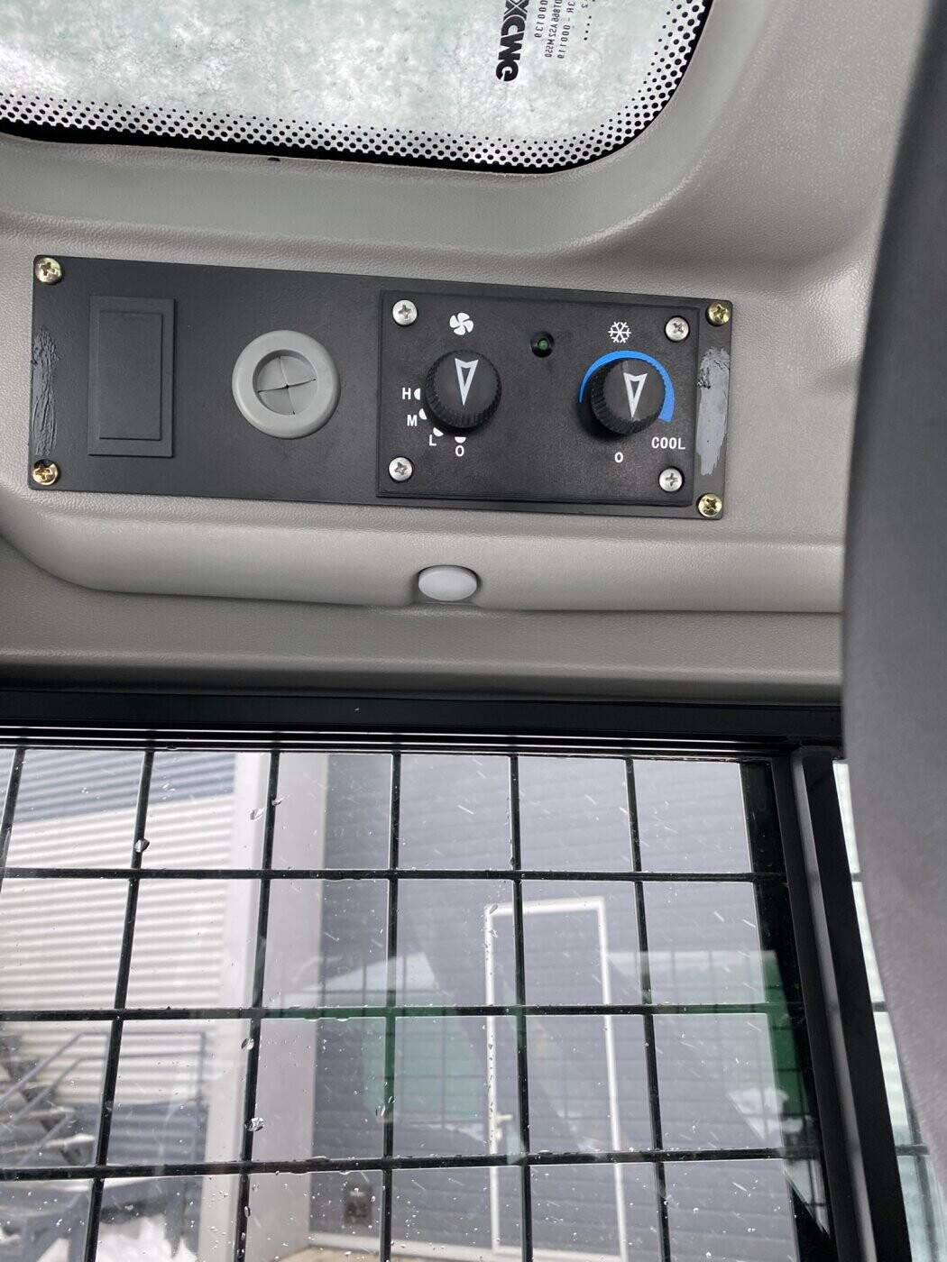 Мини-погрузчик XCMG SR760RU - фото 10