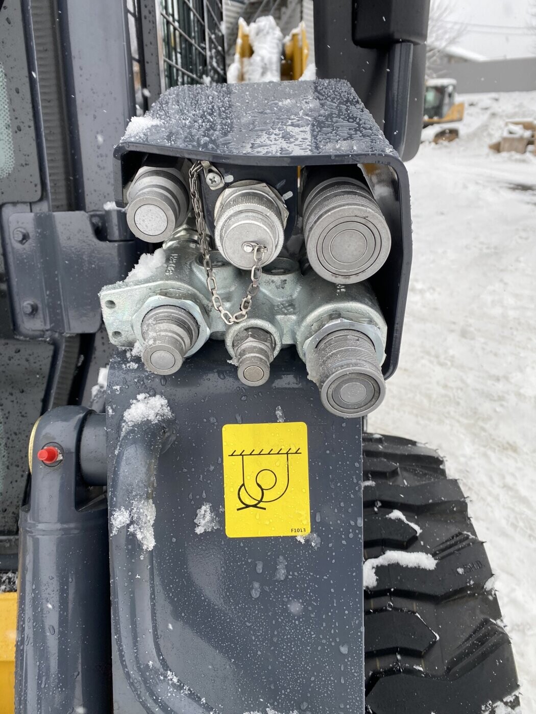 Мини-погрузчик XCMG SR760RU - фото 1