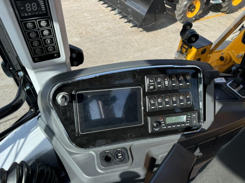 Экскаватор-погрузчик Lonking 84C - фото 8