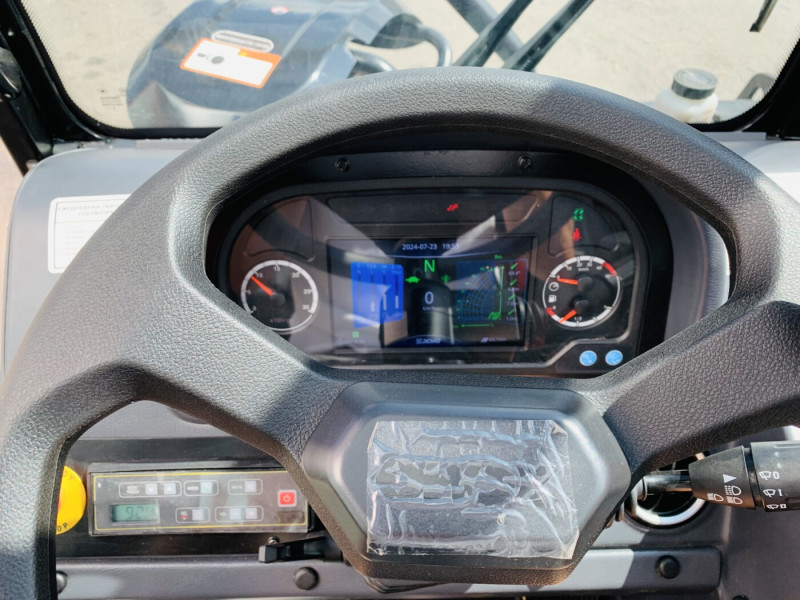 Телескопический погрузчик XCMG XT3207K - фото 3