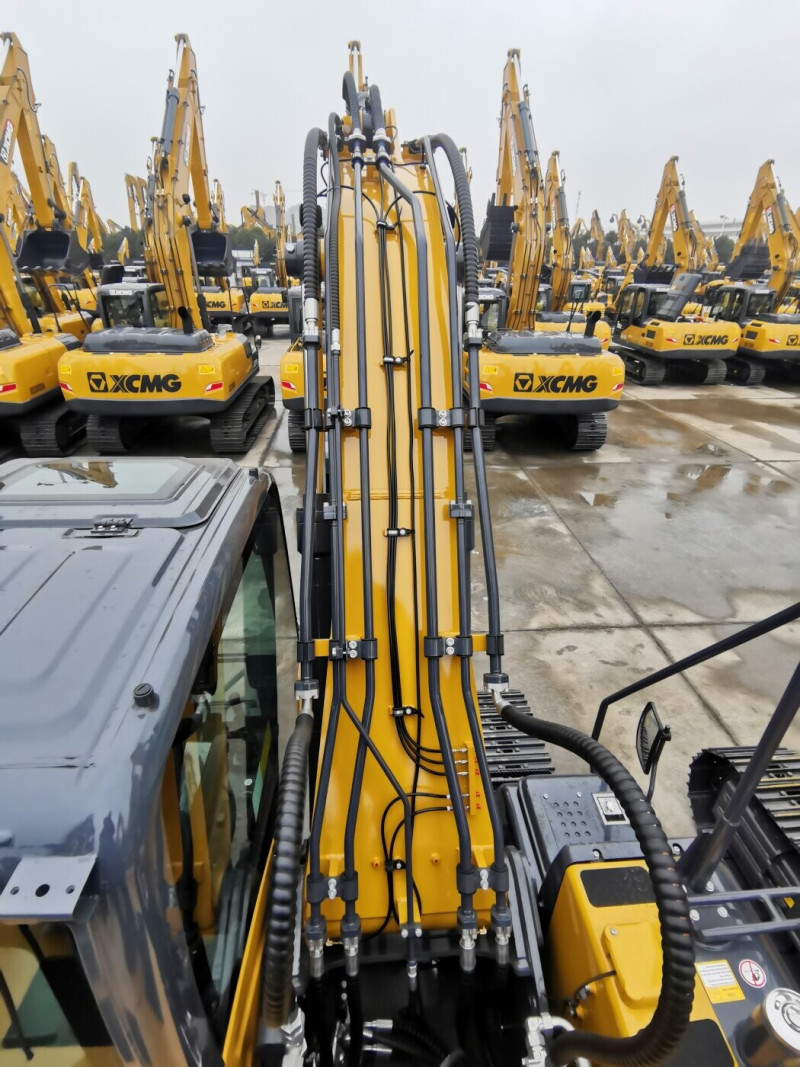 Гусеничный экскаватор XCMG XE225DN - фото 3