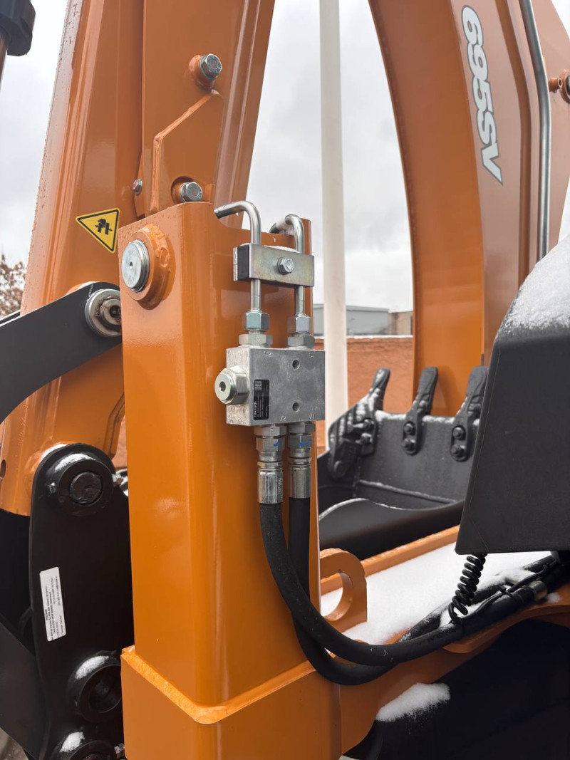 Экскаватор-погрузчик Case 695SV - фото 5