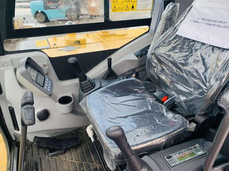 Мини-экскаватор XCMG XE60DA - фото 1