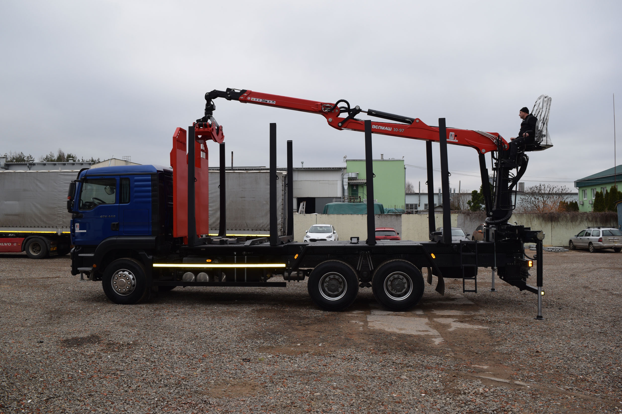 Лесовоз Sitrak C7H-F - фото 9