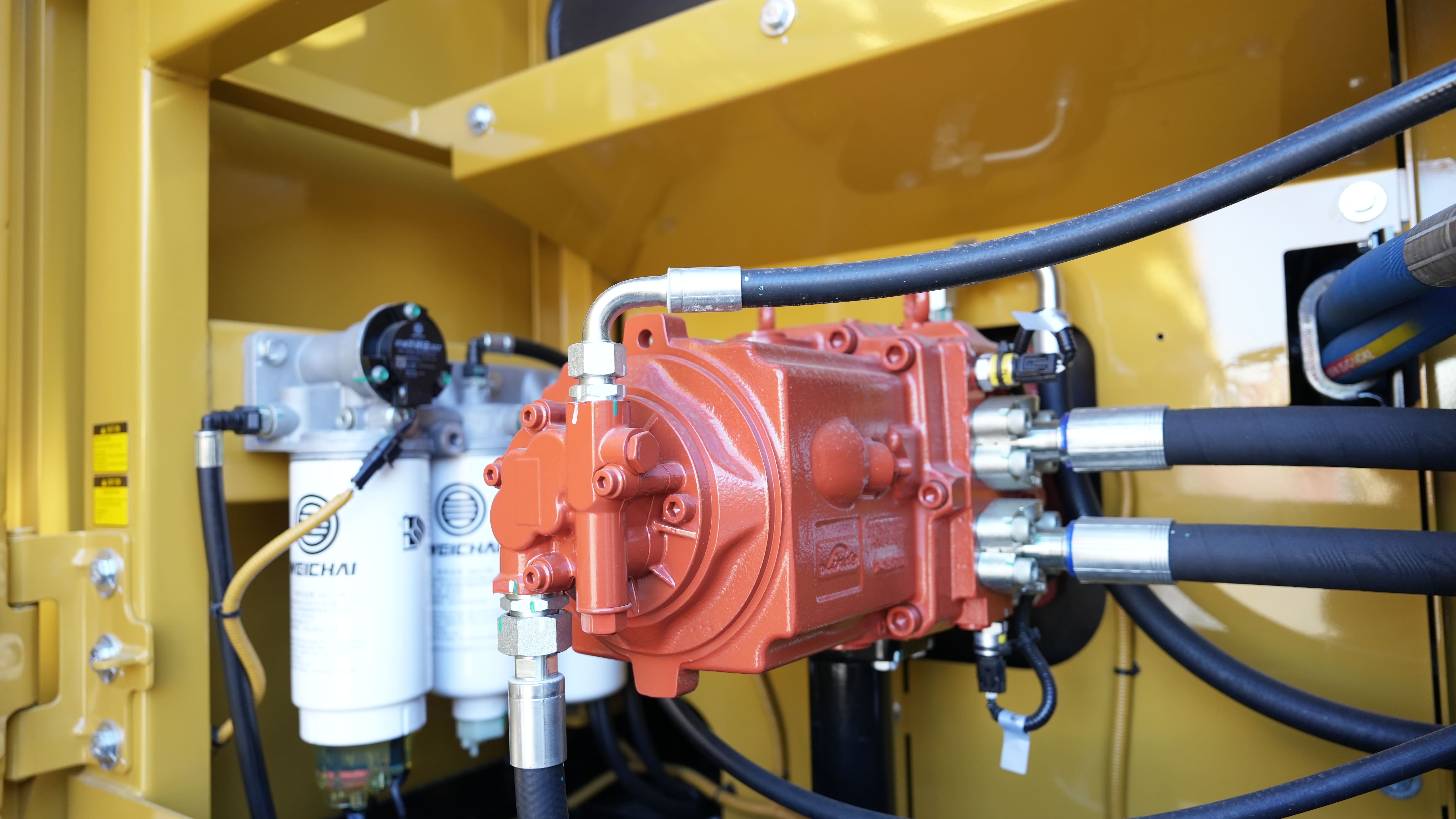 Гусеничный экскаватор Lovol FR245F - фото 3