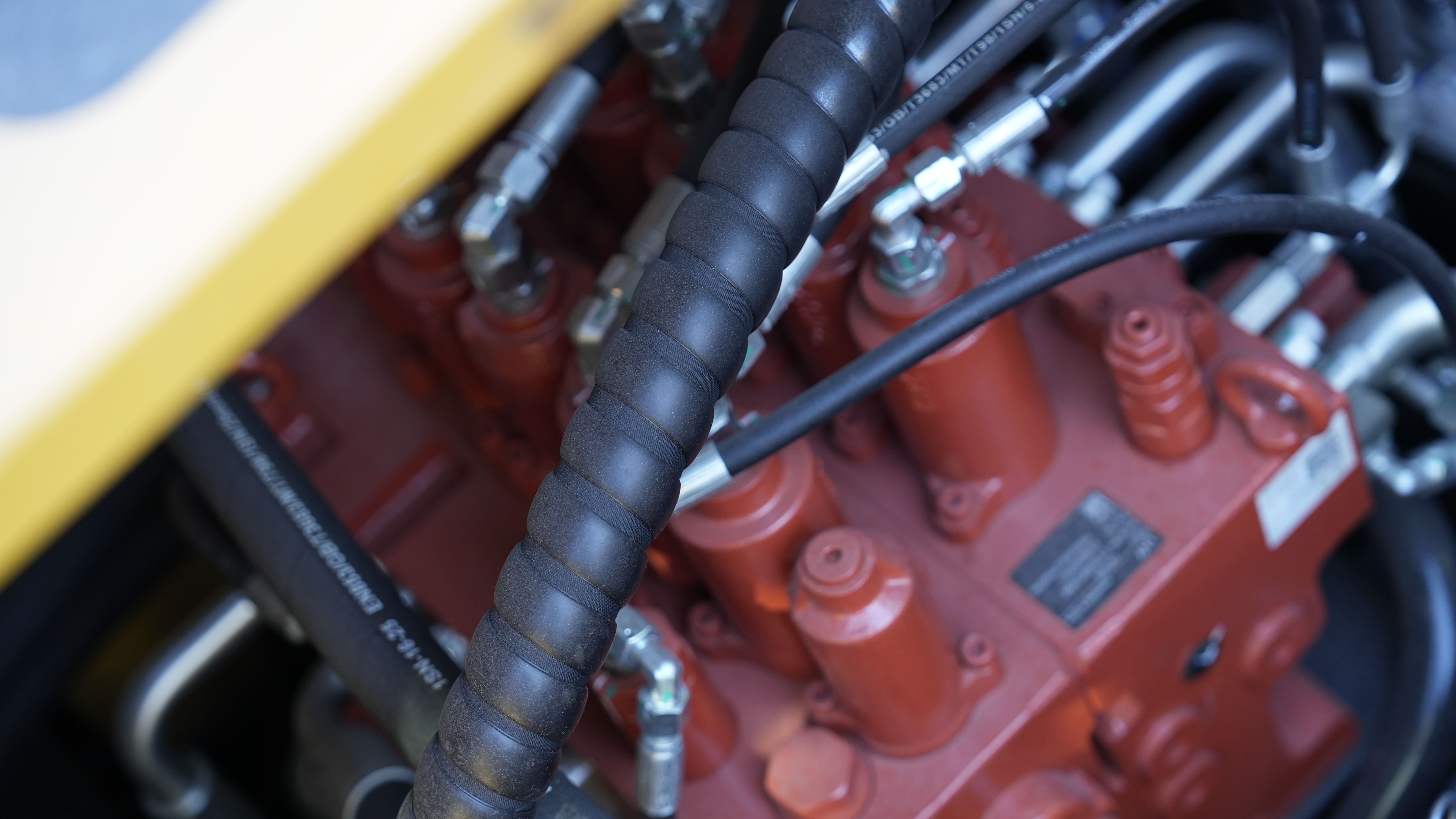 Гусеничный экскаватор Lovol FR245F - фото 4