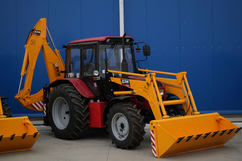 Экскаватор-погрузчик Дорэлектромаш ДЭМ 114 - фото 3