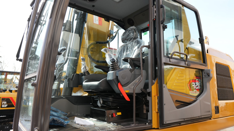 Гусеничный экскаватор Lovol FR215F - фото 8