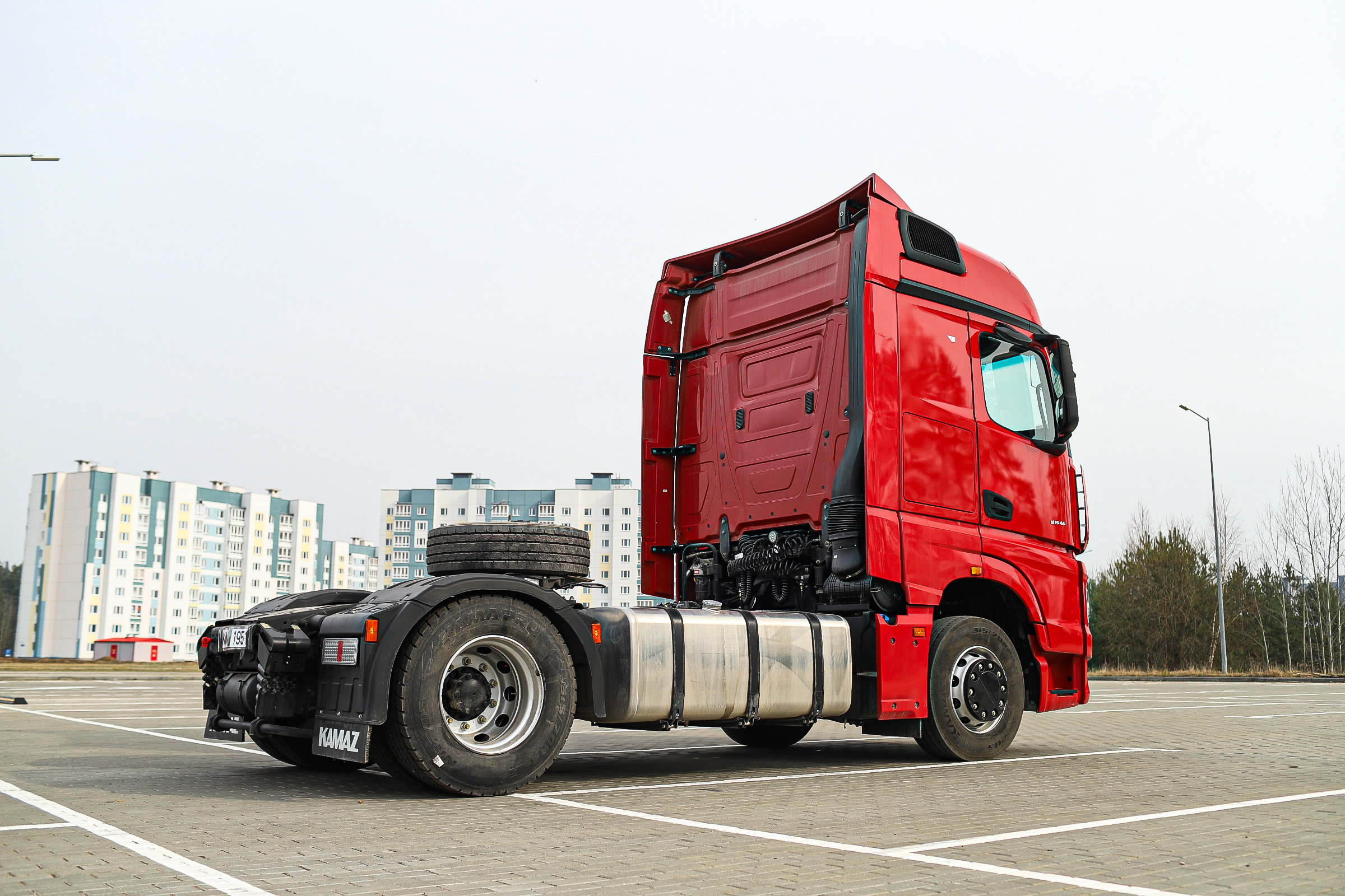 Тягач Kamaz 54901 - фото 3