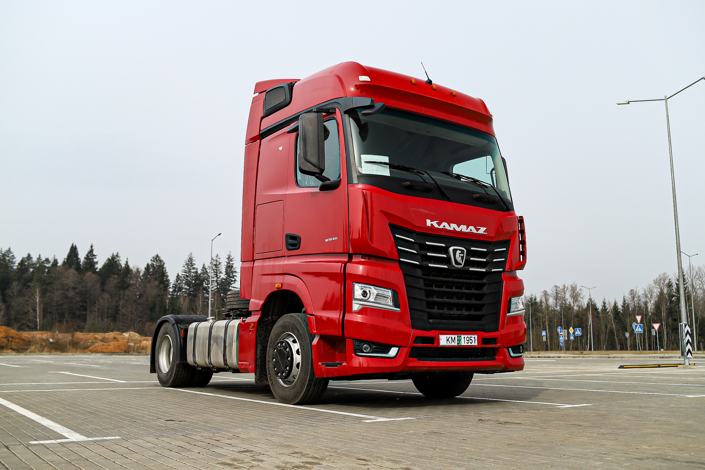 Тягач Kamaz 54901 - фото 2