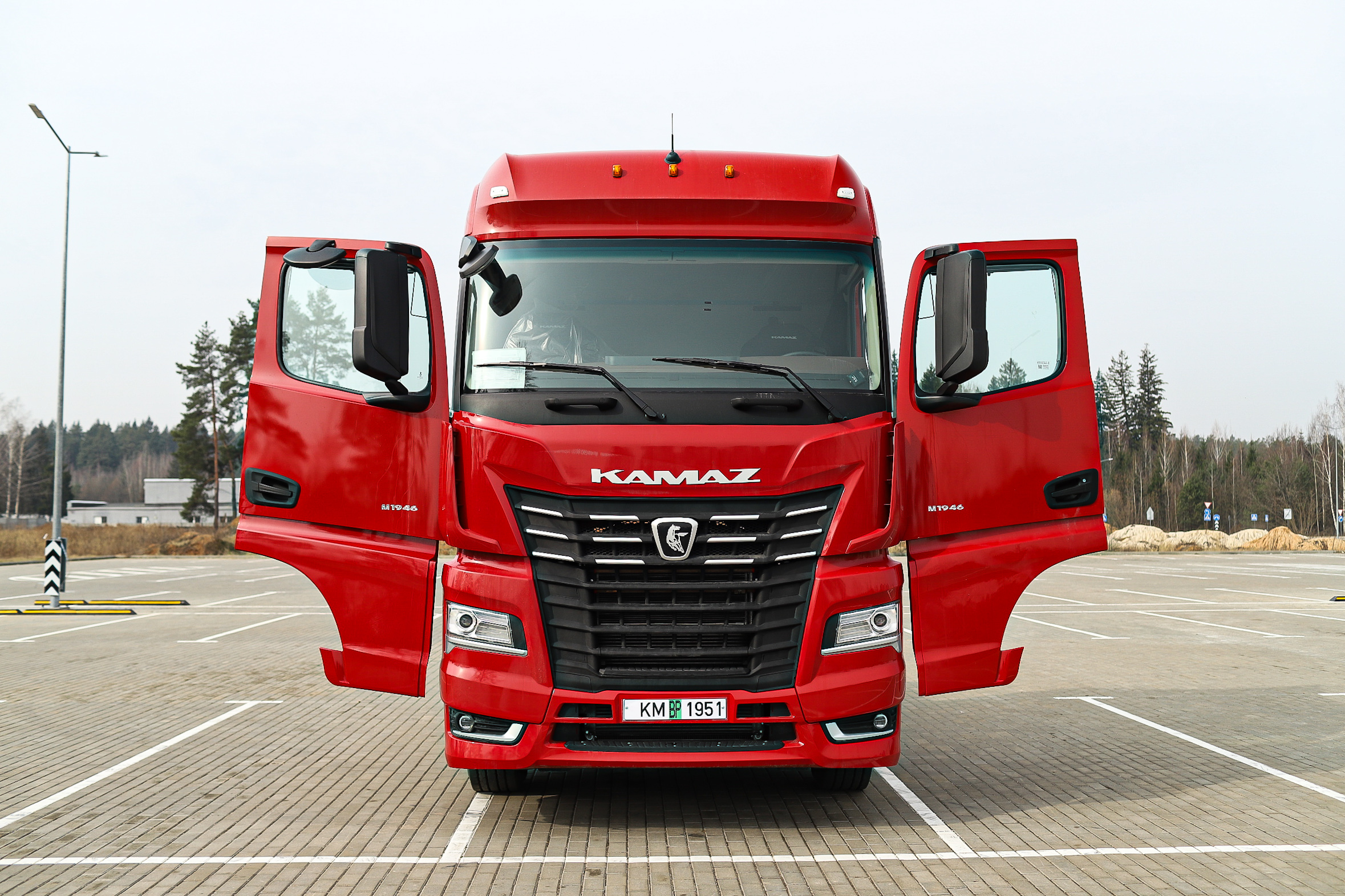 Тягач Kamaz 54901