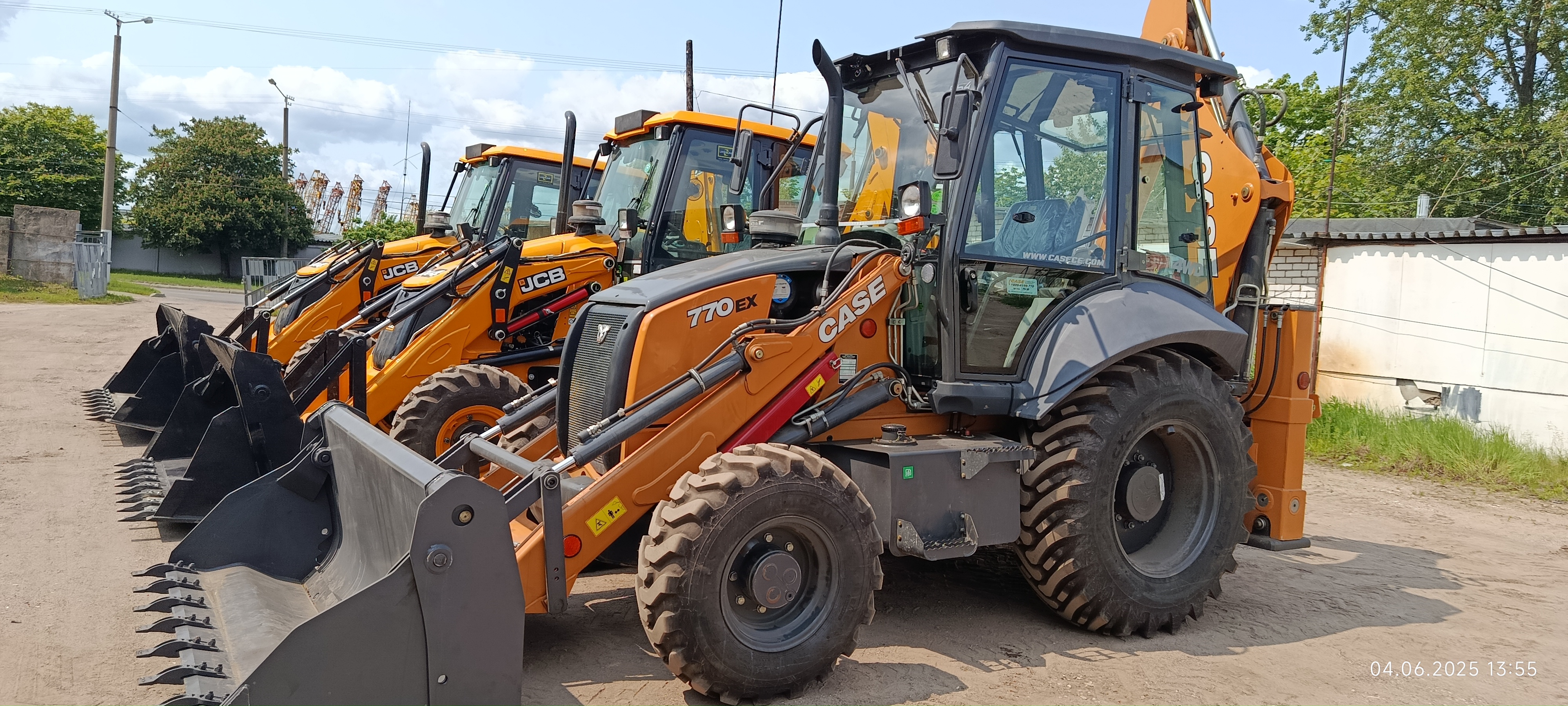 Экскаватор-погрузчик Case 770EX - фото 5