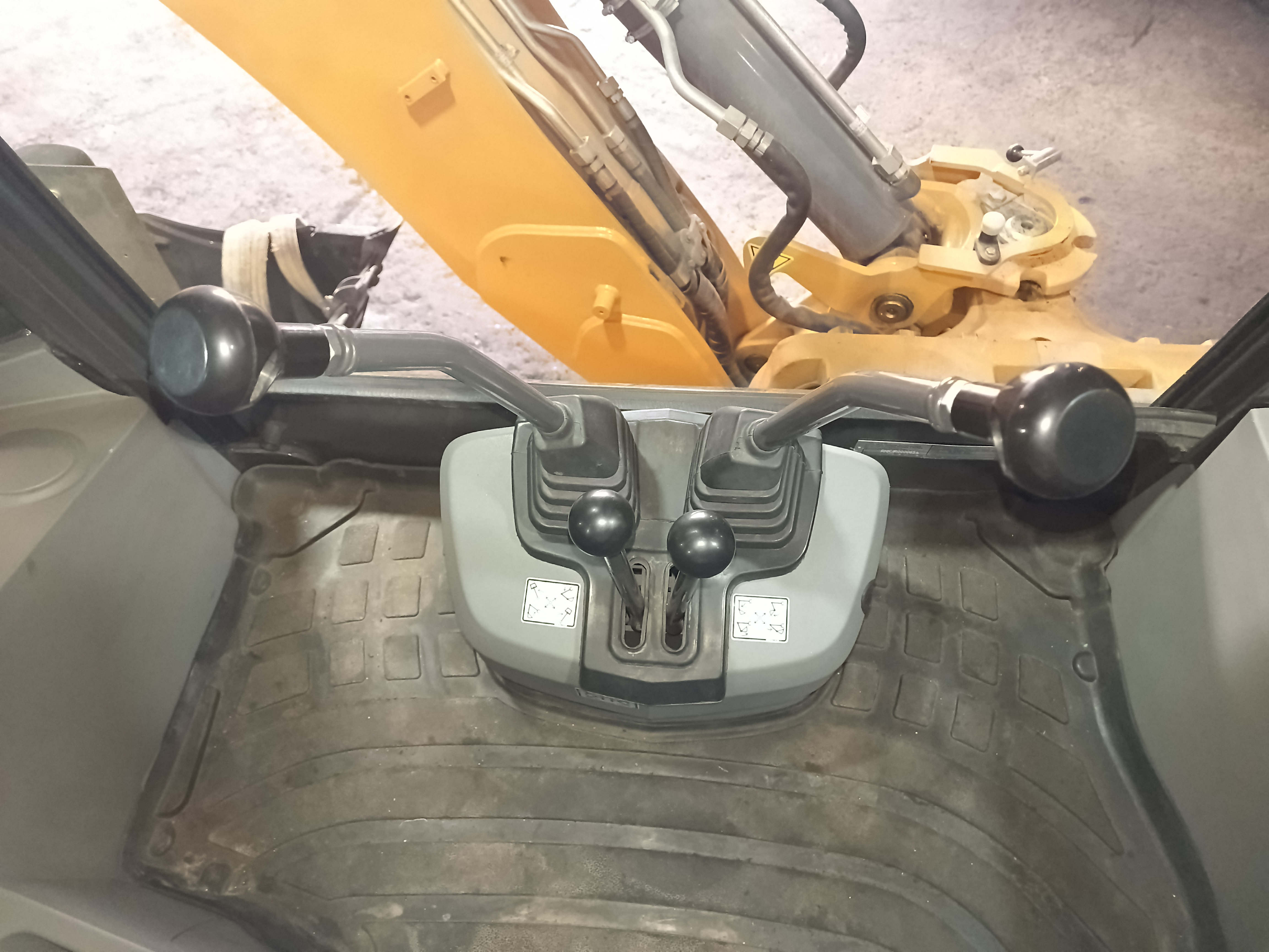 Экскаватор-погрузчик Case 770EX - фото 7