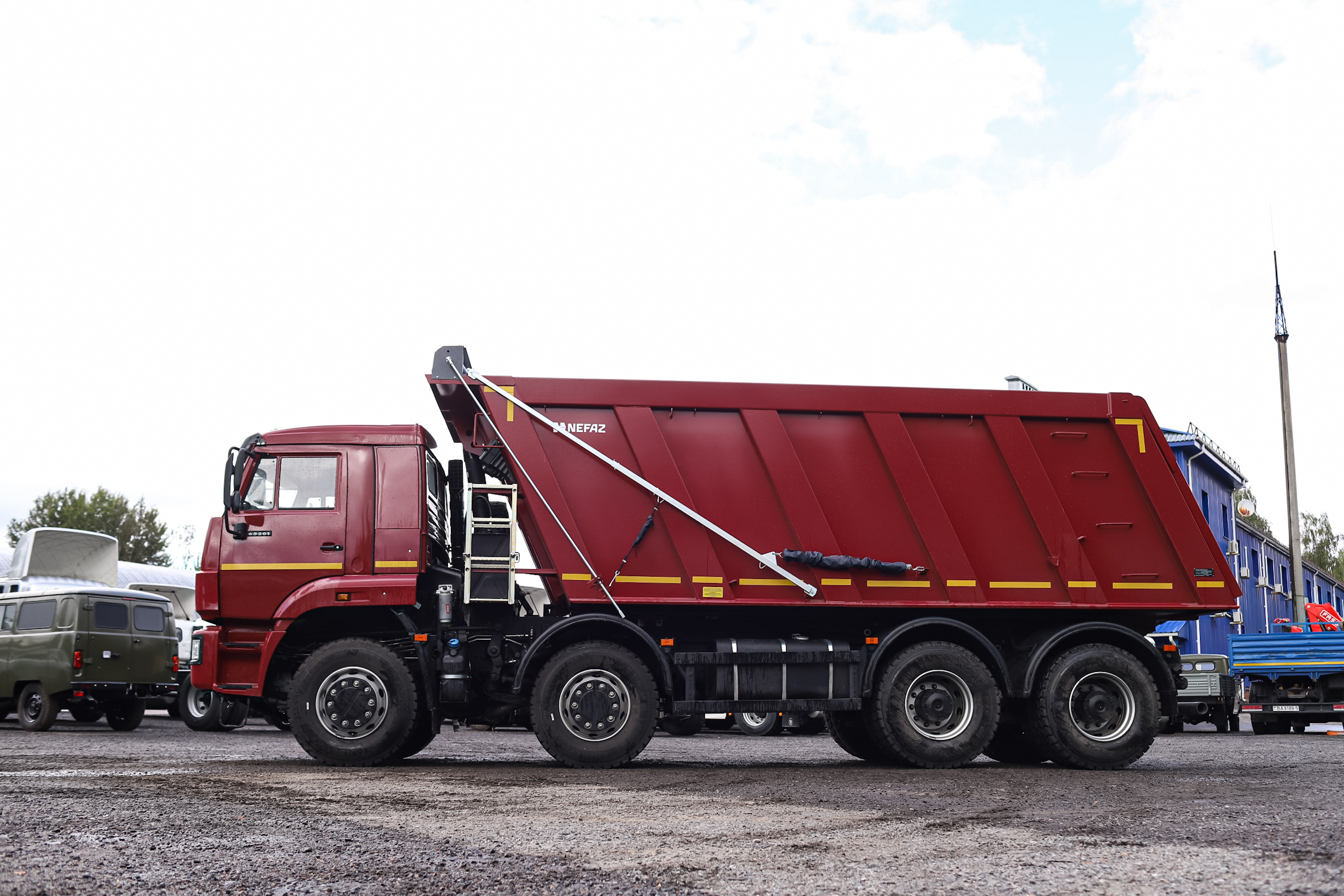 Самосвал Kamaz 65201 - фото 2