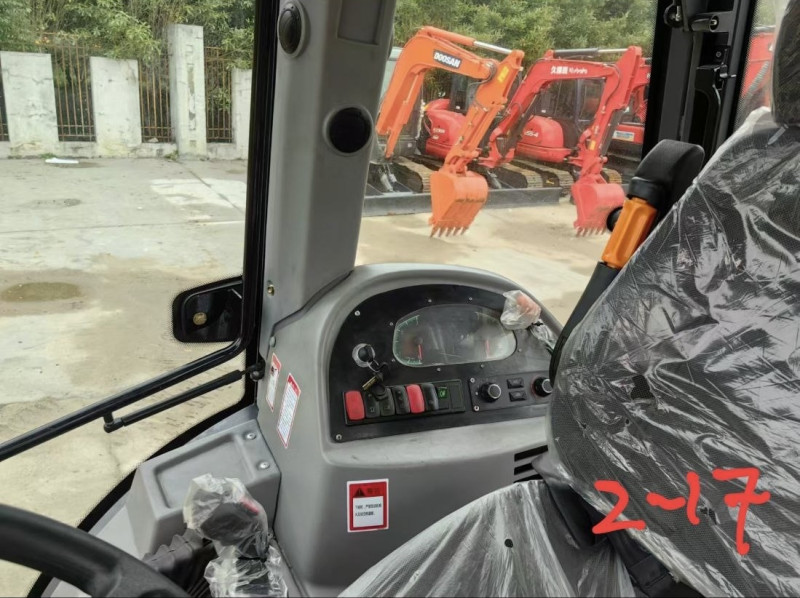 Экскаватор-погрузчик JCB 4CX - фото 12