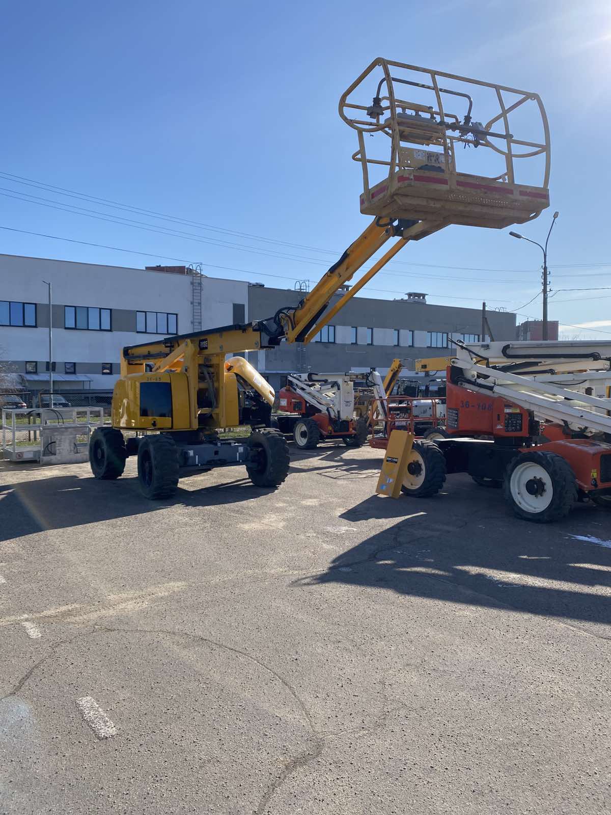 Коленчатый подъемник Haulotte HA20PX - фото 3