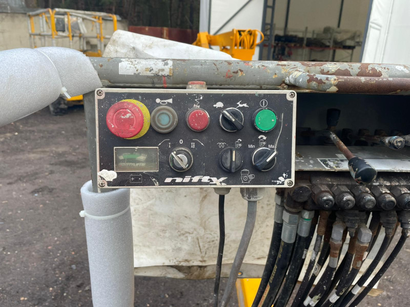Коленчатый подъемник Niftylift HR12 - фото 6