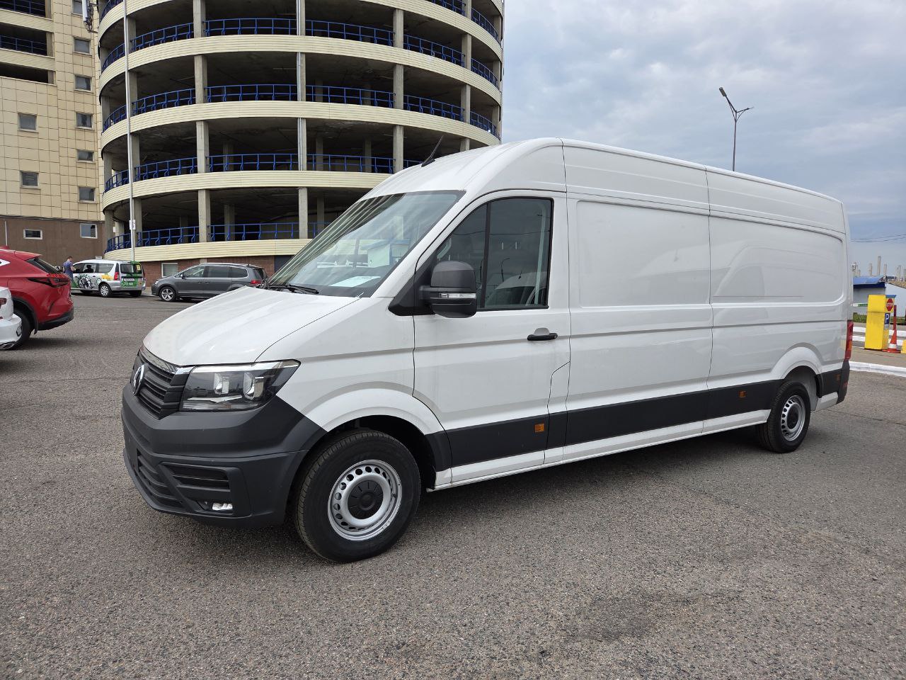 Микроавтобус Volkswagen Crafter - фото 1