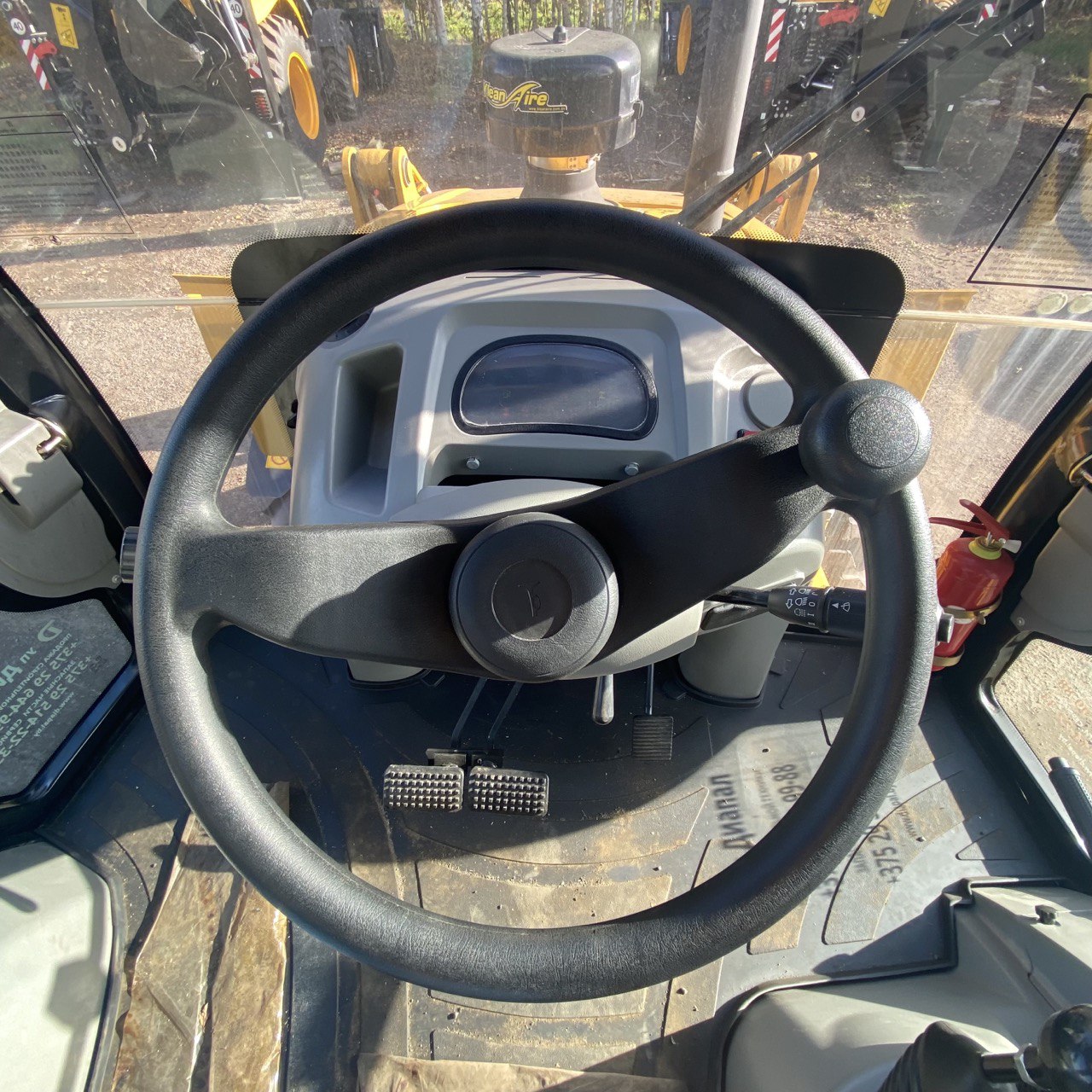 Экскаватор-погрузчик Lovol FLB468-II - фото 8