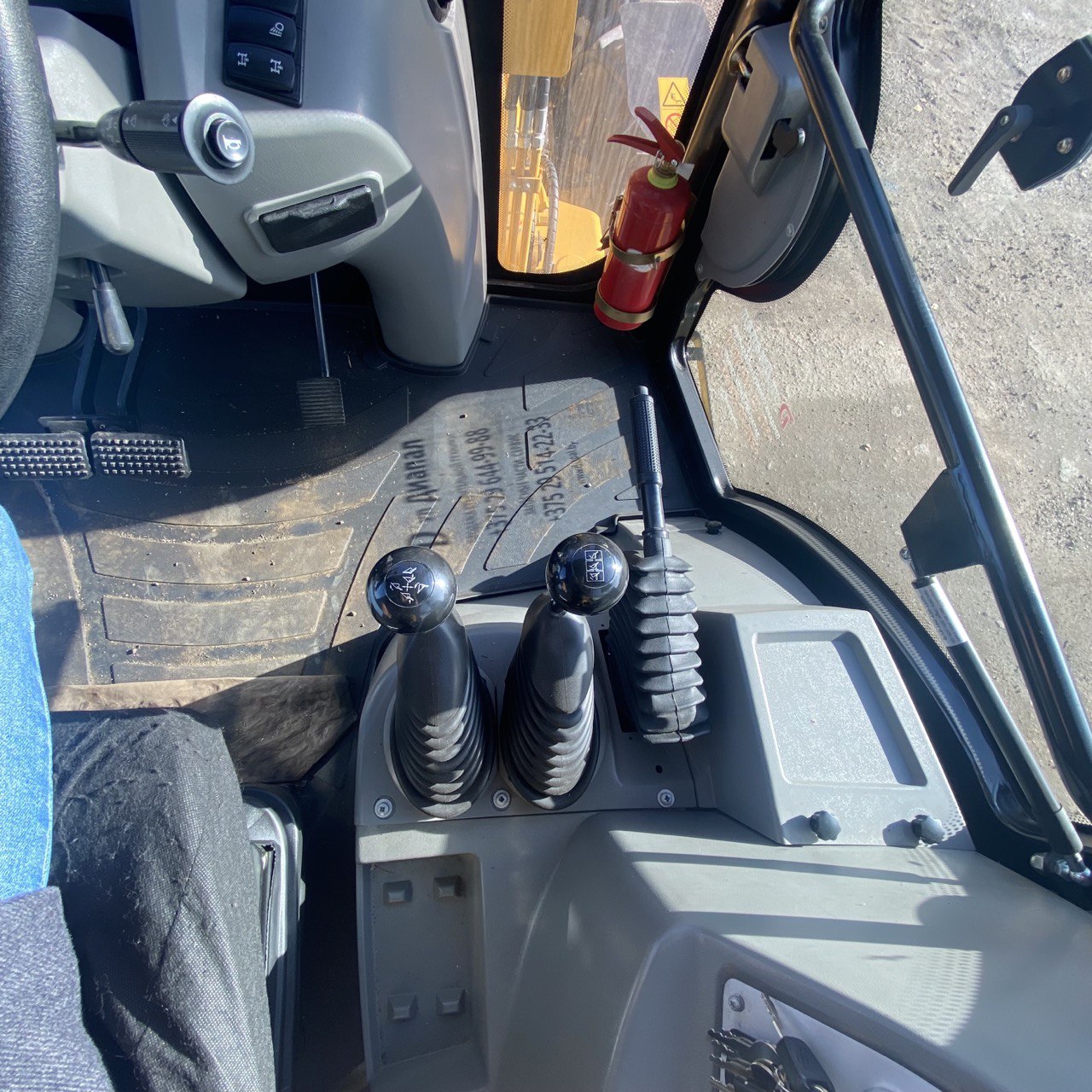 Экскаватор-погрузчик Lovol FLB468-II - фото 9