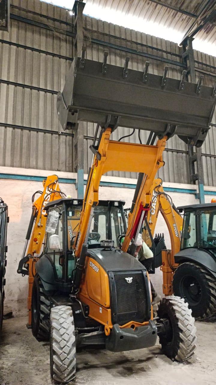 Экскаватор-погрузчик Case 570 SV - фото 2