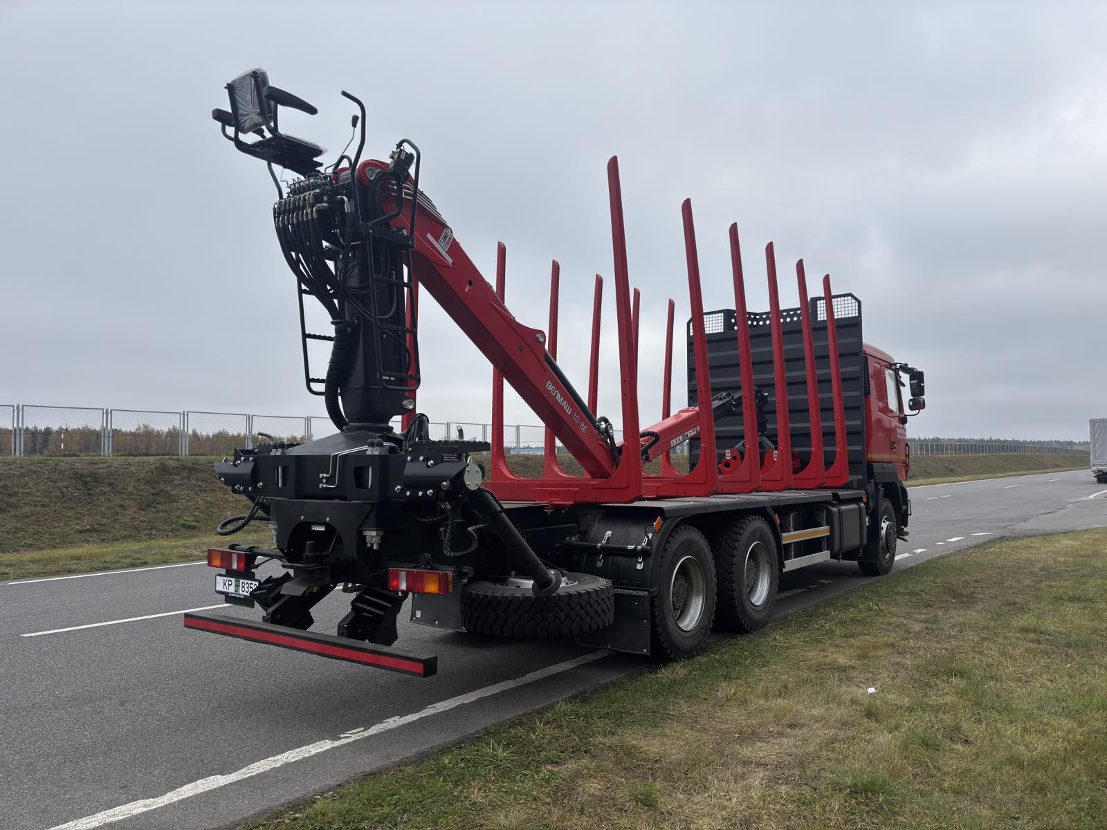 Лесовоз МАЗ 631228-8575